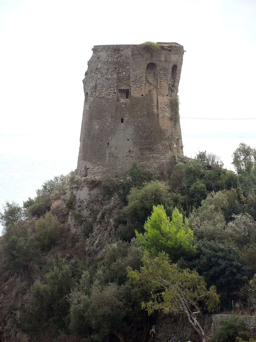 Am Ostrand von Praiano, von der Amalfitana aus der Schlucht Marina di Praia