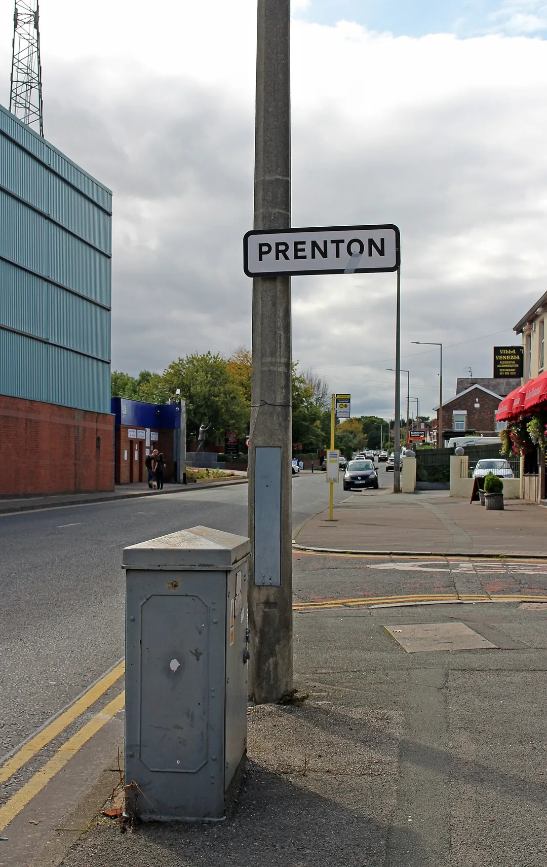 Sign marking start of Prenton, on Prenton Road West next to the Prenton Park pub, but is it facing the right way?