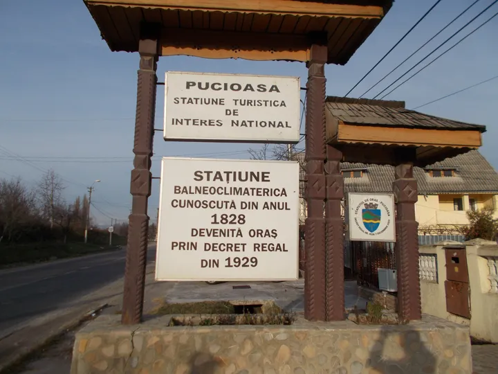 intrarea, dinspre Târgovişte, în Pucioasa