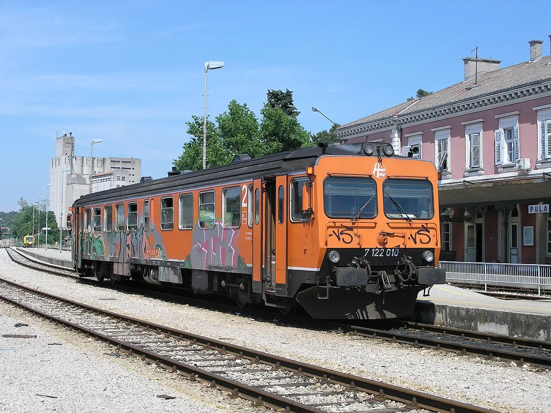 HŽ 7122 series train (Kalmar Verkstad Y1) in Pula, Croatia
