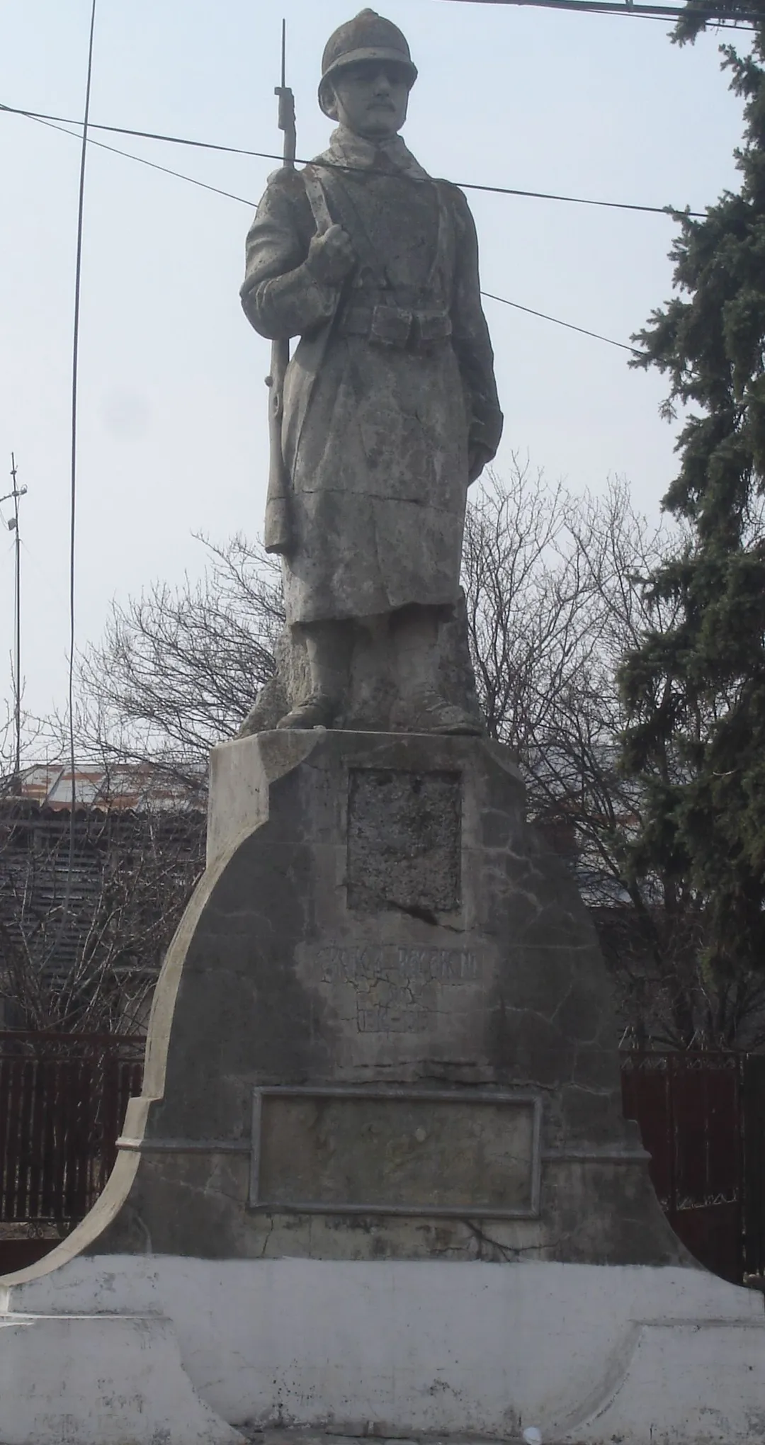 Răcari - monumentul eroilor