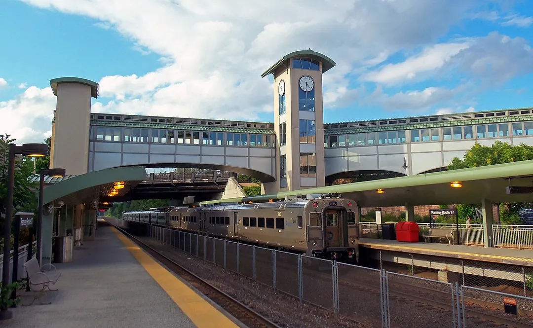View of westbound NJ Transit Main Line train departing from Ramsey Route 17 station eastbound platform.
