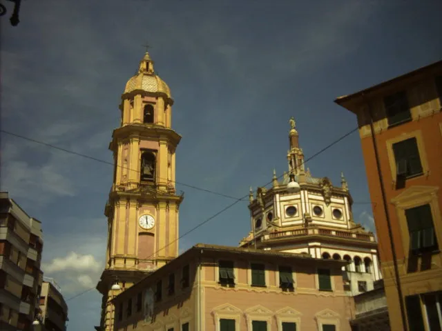 Campanile e cupola della Basilica dei S.S. Gervasio e Protasio, vista da Piazza Cavour