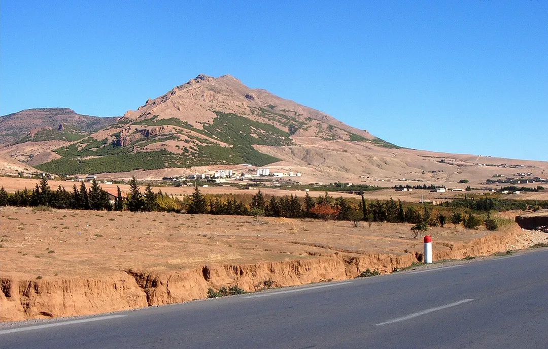 The entrance to Ras el Aïoun