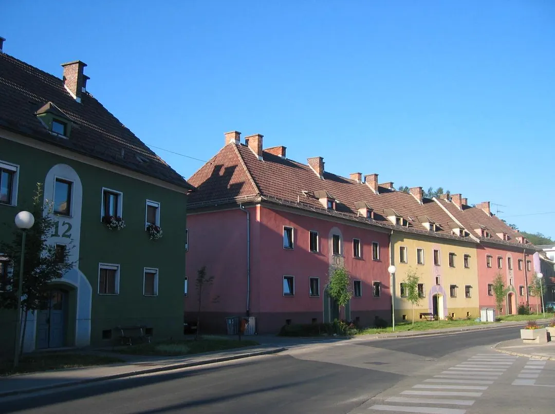 Ravne na Koroškem, town detail.

photo:Ziga 21:30, 12 August 2006 (UTC)