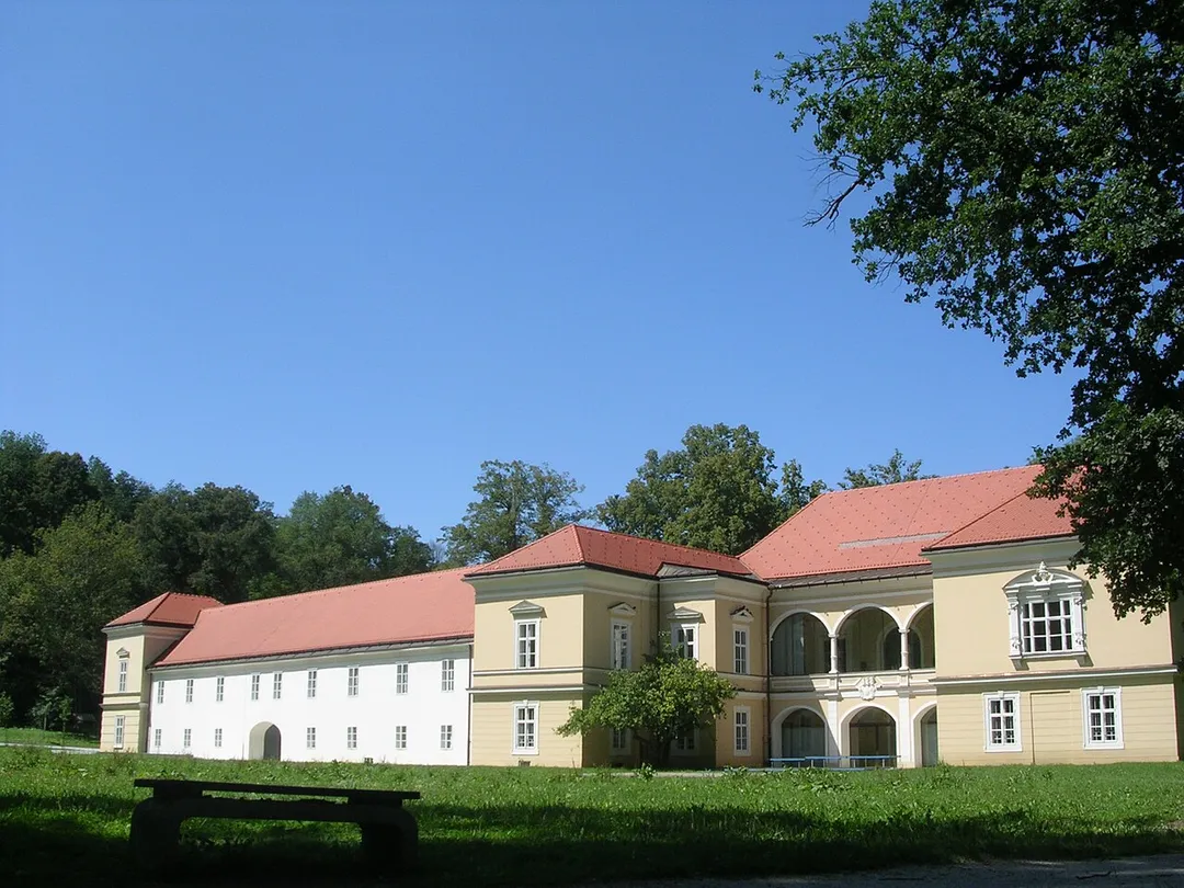 Mansion, Ravne - Castle Parks