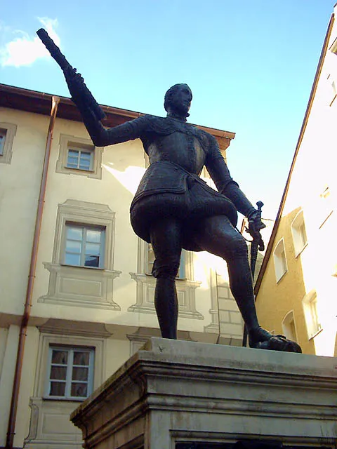 Regensburg (Bayern): Denkmal des Don Juan de Austria, Sieger in der Seeschlacht von Lepanto, neben dem Regensburger Rathaus. 1978 anlässlich des 400. Todestages von Juan de Austria aufgestellt, als Kopie eines älteren Standbildes von Andrea Calamech (1572) aus Messina.
Bildautor: Peter Bubenik - Aufnahmedatum: 2004-04-13 - Lizenz: GNU-FDL
Mehr Bilder aus Regensburg:
Ein Abend an der Donau bei der Steinernen Brücke...
Als in Regensburg noch Straßenbahnen fuhren - Modell des Arnulfsplatzes um ca. 1960
Der Goldene Turm
Meditieren auf Rengschburgerisch: Der Spitalgarten in Stadtamhof an der Steinernen Brücke
Das Wohnhaus des Astronomen Johannes Kepler und seiner Familie von 1626-1628
Der Erker des Reichstagssaals
Die Porta Praetoria (2)
Die Neugestaltung des Neupfarrplatzes Mitte der 90er-Jahre fand nicht nur ungeteilte Zustimmung...
Der Brückturm neben dem Salzstadel (2)
Die historische Wurstküche ("Wurstkuchl") am Marc-Aurel-Ufer
Das Ostentor
Das "Bruckmandl" (Brückenmännlein) in der Mitte der Steinernen Brücke
Zeugl (bair. für "Aushängeschild") des historischen Lokals "Zum Walfisch"
Regensburg (Bayern): Der Biergarten im Bischofshof neben dem Dom (2)
Gedenktafel für Oskar Schindler, der nach dem Krieg in Regensburg wohnte

Sitzung des Immerwährenden Reichstags in Regensburg im Jahr 1640