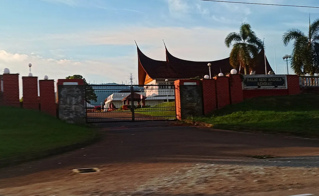 Regarded as an icon of Rembau town, Balai Seri Andika  off  the Negri section of Federal Route 1 (Beranang–Gemas) was the former official residence of the Undang of the Luak of Rembau, best known for its majestic Minangkabau bagonjong-style roof.  Currently, the new residence of the Undang of Rembau is Balai Sri Rama, located downtown.