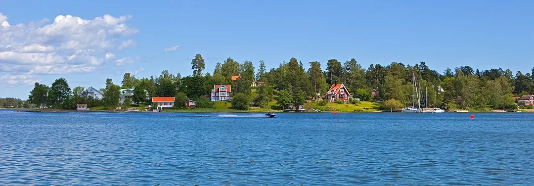 Water fronts on the north-western coast of Resarö island, June 2012