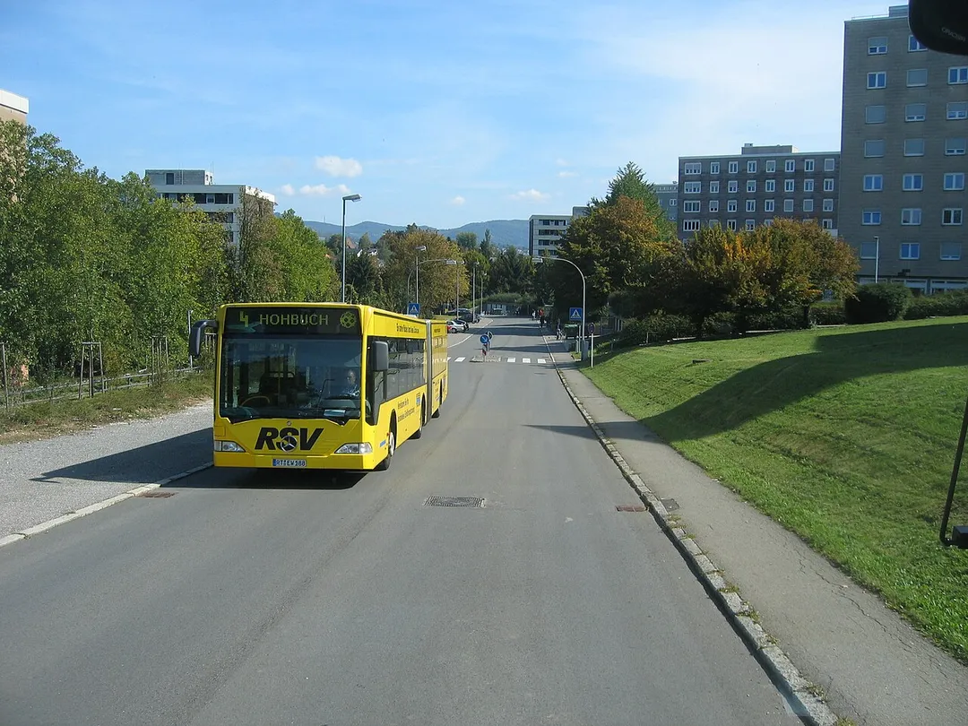 Bus 4 towards Hohbuch on Pestalozzistrasse in Reutlingen, Germany.