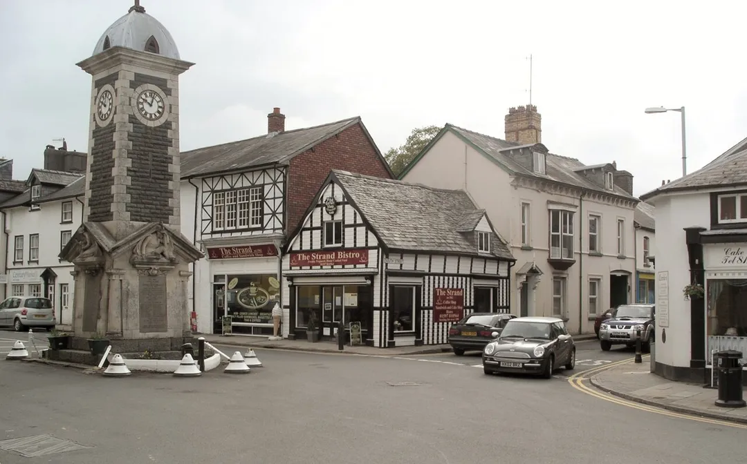 The A470 road passing through Rhayader town