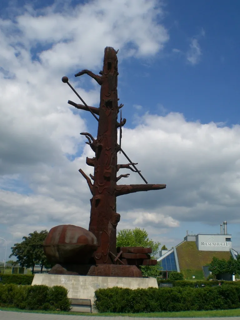 Stahlgussplastik „Elbquelle“ in Riesa von Jörg Immendorff