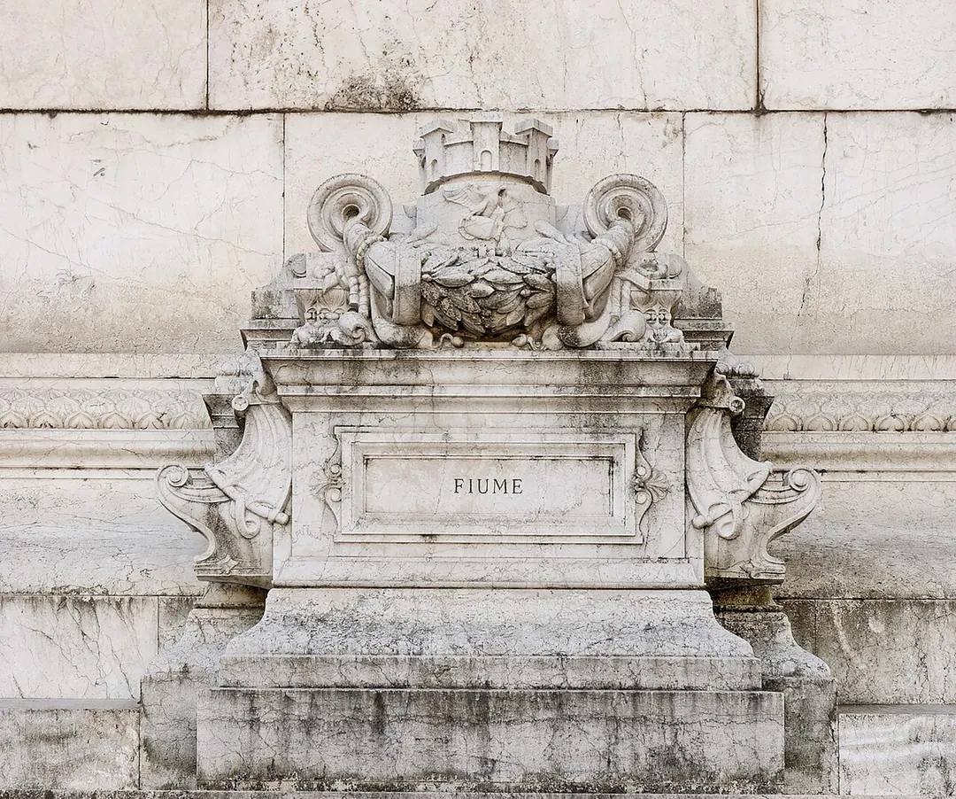 Altar of the city of Fiume on the Vittoriano, near the proclamation of victory of World War I. Fiume was at the time a so-called "irredent land".