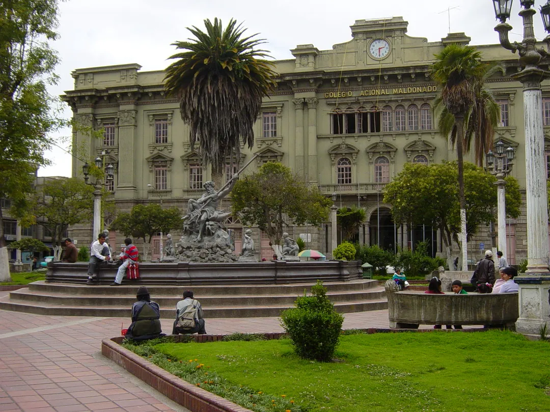 Park and college Maldonada in Riobamba, Ecuador.