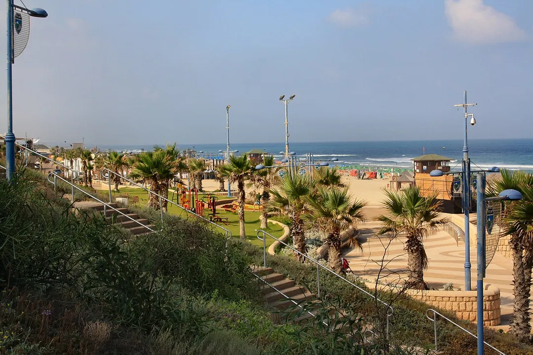 חוף ראשון לציון.