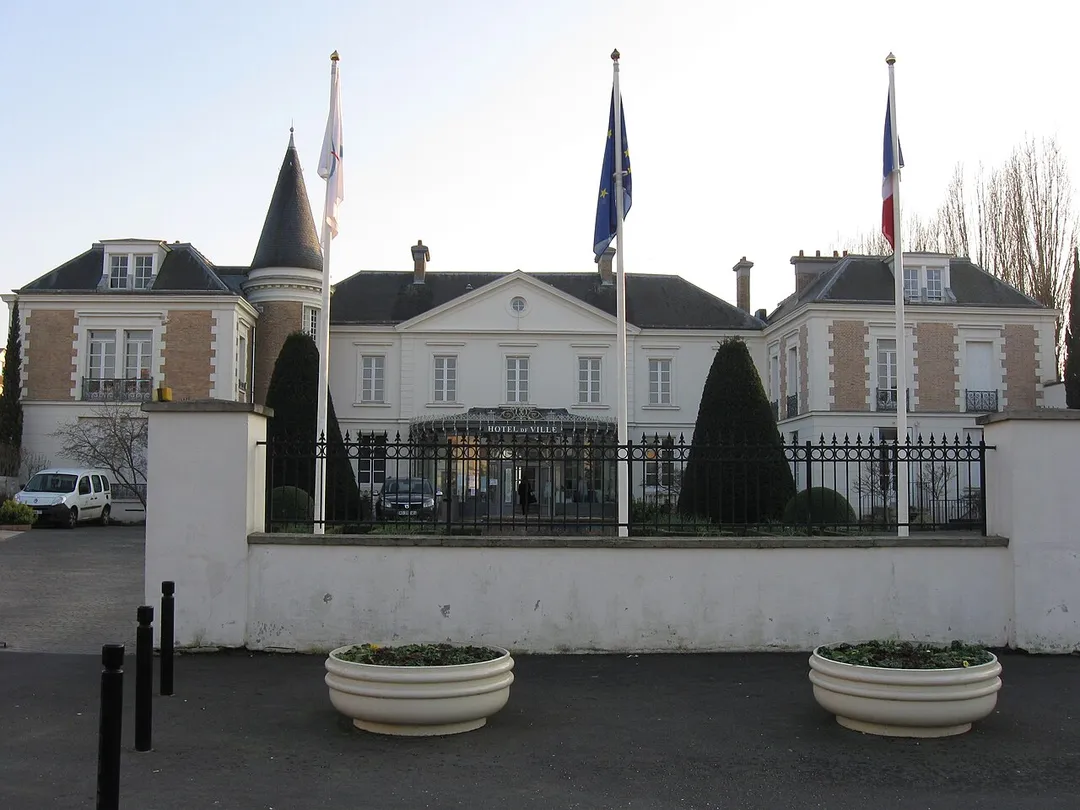 Château de Roissy, siège de ma mairie de Roissy-en-Brie. (Seine-et-Marne, région Île-de-France).