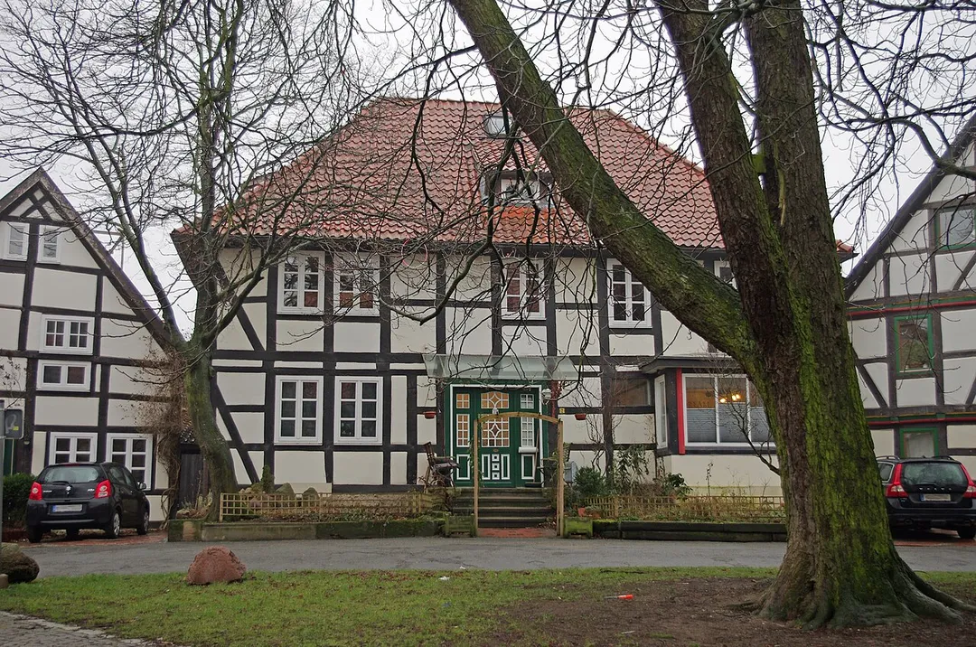Ronnenberg, Region Hannover in Niedersachsen. Das Haus Am Kirchhof 2 steht unter Denkmalschutz,