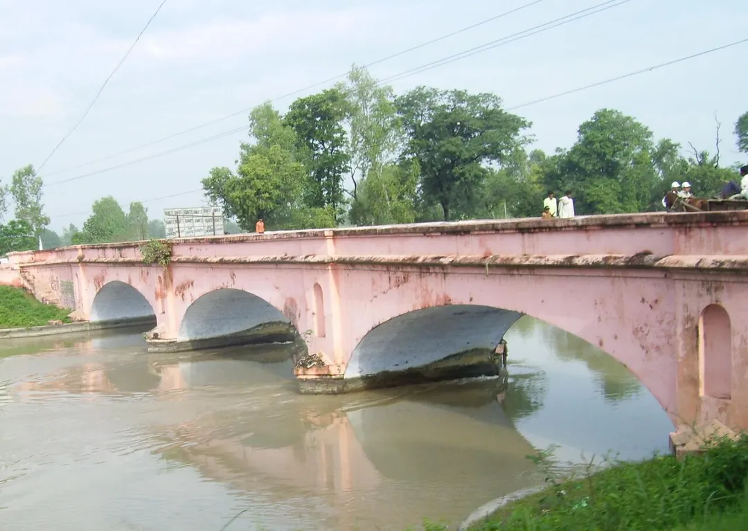 Photograph of an East India Company era (1854) bridge on the Ganges Canal near Roorkee, Uttar Pradesh, India.