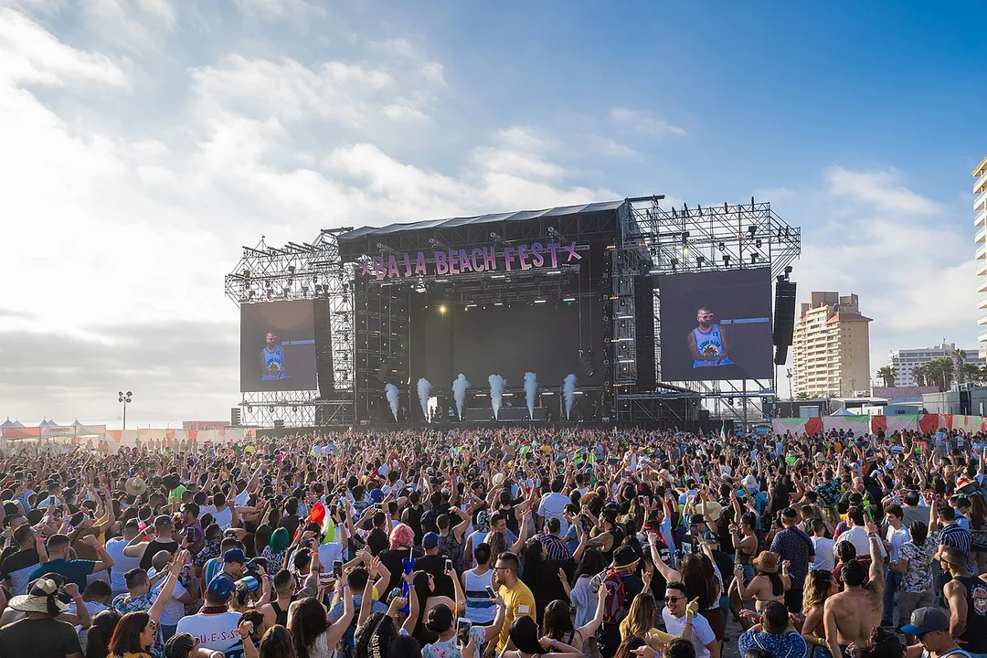Escenario principal de Baja Beach Fest tomada en 2019