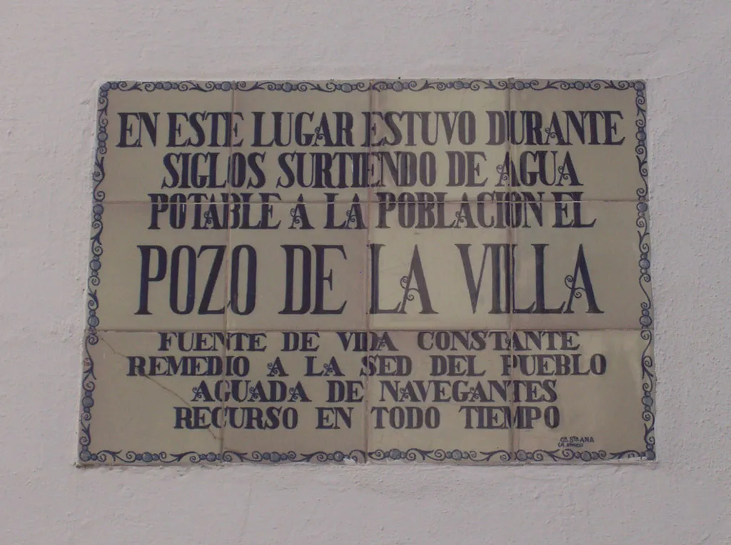 Azulejo que indica el lugar donde estuvo el Pozo de la Villa, en Rota-cádiz-Andalucía-España