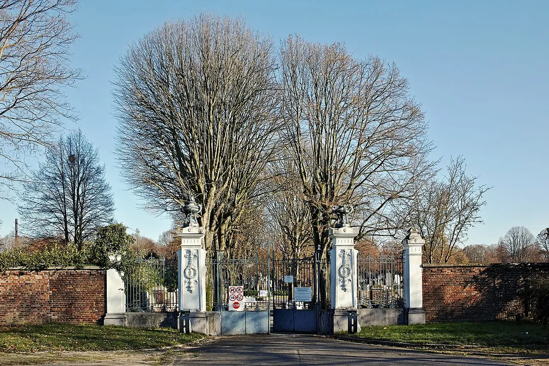 View of the Quai de Rouen entrance to the Roubaix cemetery.