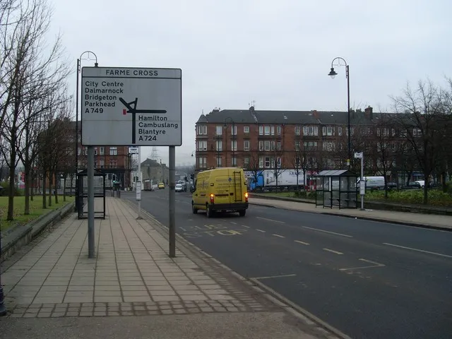 Approaching Farme Cross on Farmeloan Road Approaching the junction at Cambuslang Road in Dalmarnock.