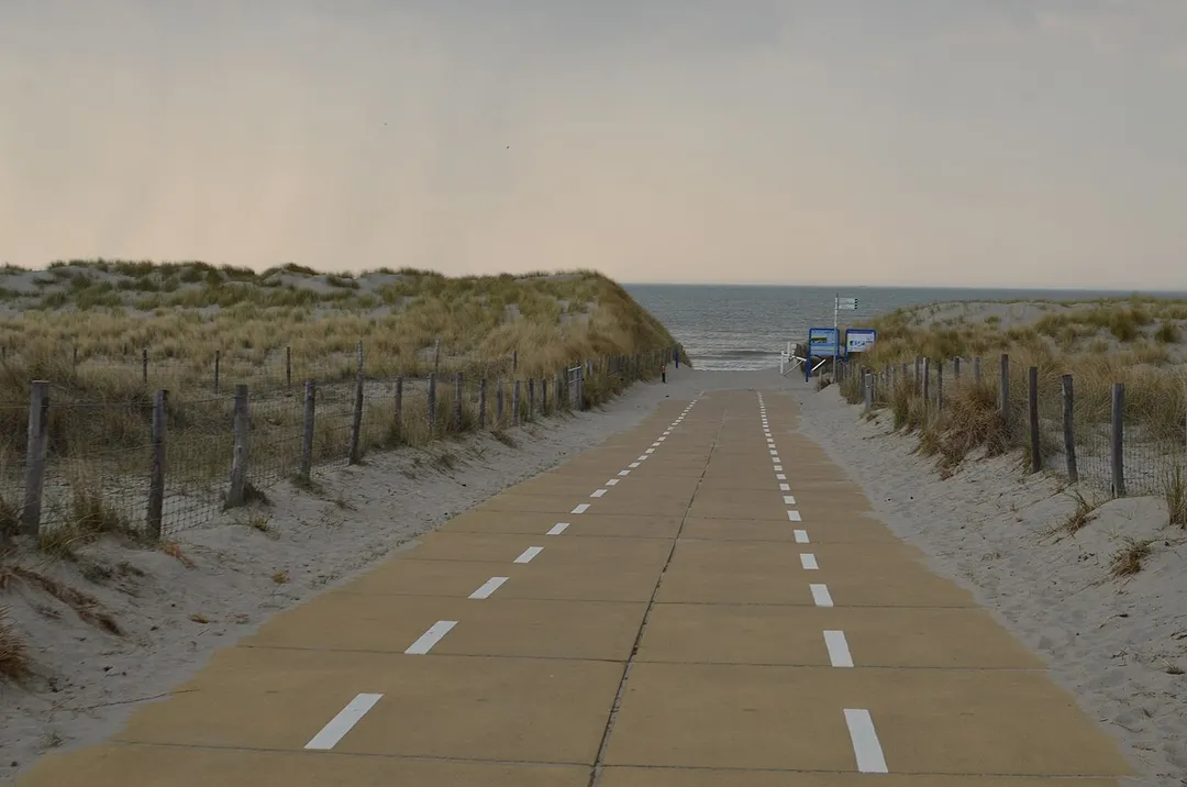 Het strand van 's-Gravenzande, strandopgang Arendsduin.