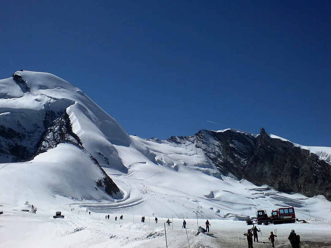 Fee Glacier (Feegletscher) above Saas Fee. Summer ski. View from Mittelallalin.