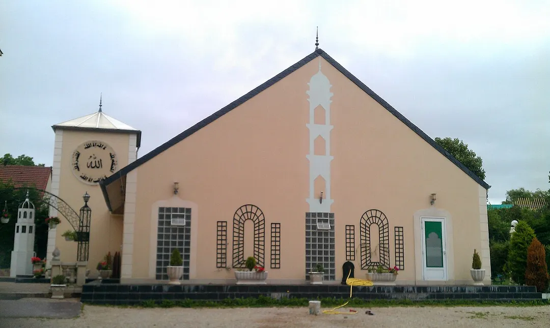 Mubarak Mosque, Saint Prix