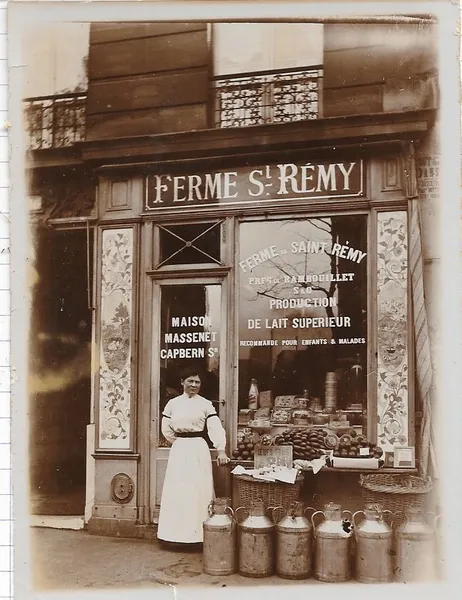 Saint-Rémy-lès-Chevreuse, its grocery store at the beginning of the 20th century