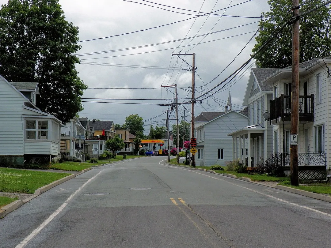 Principale street (main street; route 216 west) in Saint-Sylvestre, Québec.
