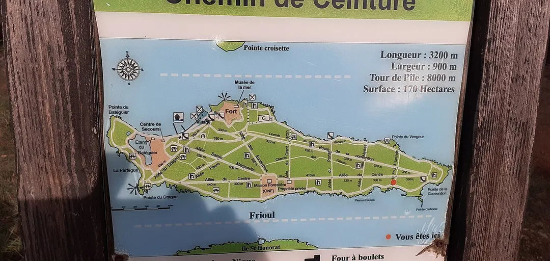 Panneaux disséminés sur l'ensemble du réseau de pistes