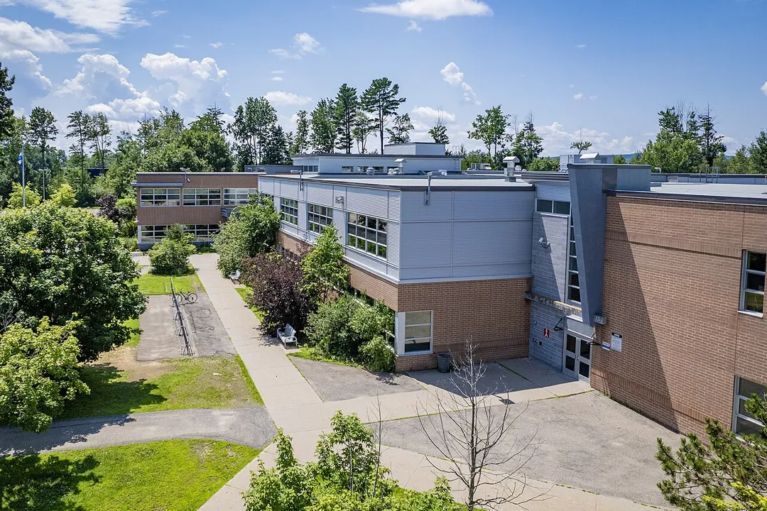 Liberté-Jeunesse Secondary School, Sainte-Marthe-sur-le-Lac.
