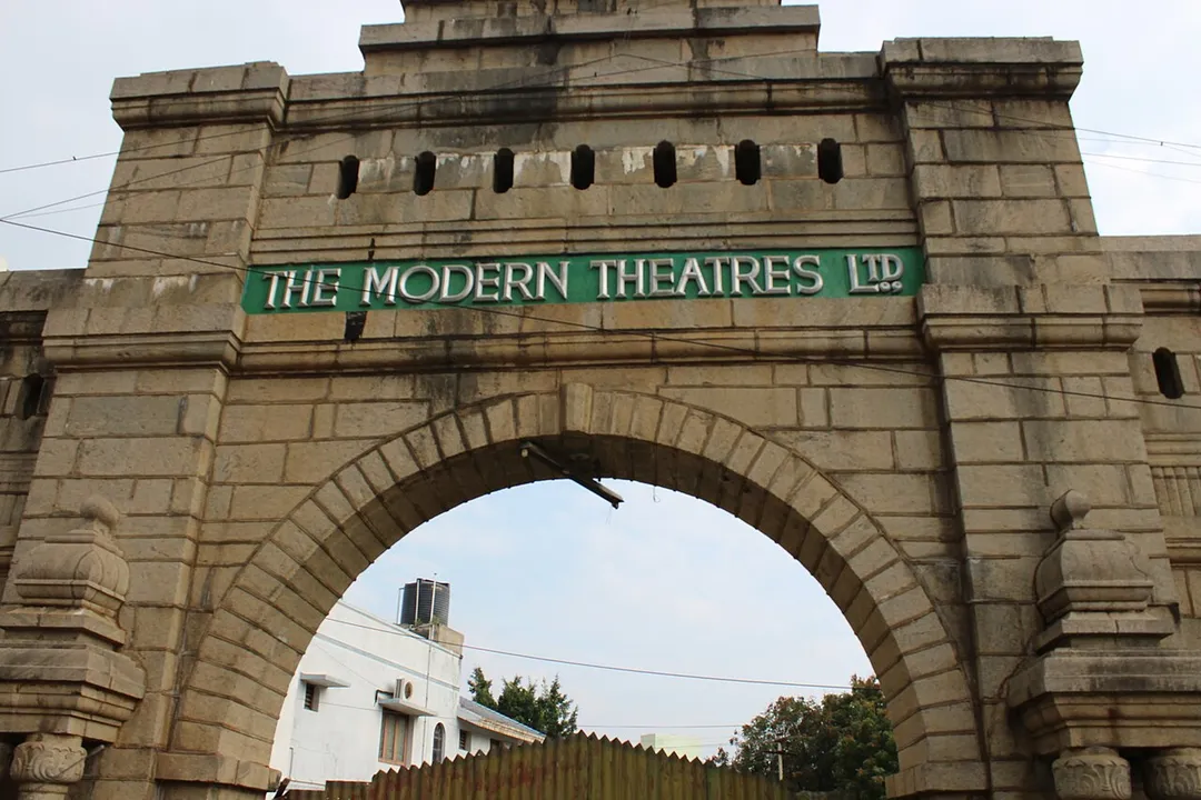 Modern theatre Studio-Salem