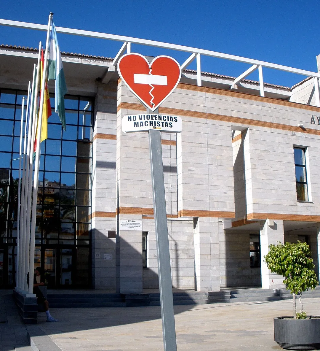 El edificio nuevo del Ayuntamiento de Salobreña, inaugurado en 1997