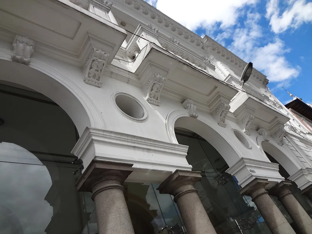 Teatro Capitol (antiguo Palacio Samaniego) is a former palace on Calle Gran Columbia in the Historic Center of Quito, the best-preserved, least altered historic center in Latin America. In Spanish, (El Centro Histórico de Quito) was constructed on what was once a 16th century Inca city at 2,850 meters above sea level in the Andes Mountains near the Equator.


Calle Gran Colombia, Quito
UNESCO World Cultural Heritage Site
Centro Histórico de Quito
Historic Center of Quito 

Photography by David Adam Kess