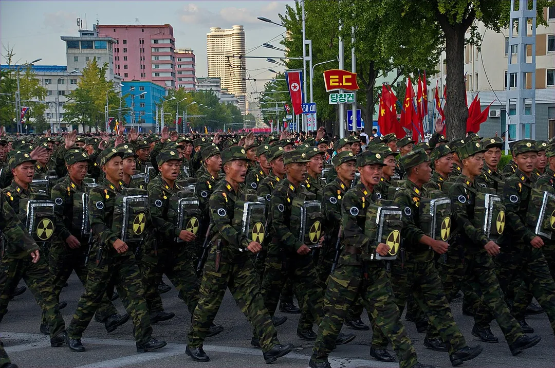 Nordkorea 2015 – Pjöngjang – Parade zum 75. JT der Arbeiterpartei
