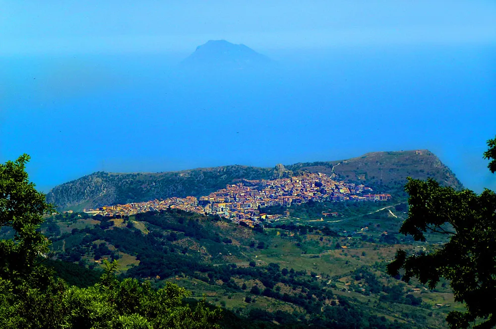 Immagine scattata in Sicilia - San Fratello
Corretta in post produzione con Photoshop 
Grazie per la visita ed i commenti.
Picture taken in Sicily - San Fratello
Post production corrections were done with Photoshop.
Thanks for the visit, comments, awards, invitations and favorites.
Please don't use this image on websites, blogs or other media 
without my explicit permission.

© All rights reserved