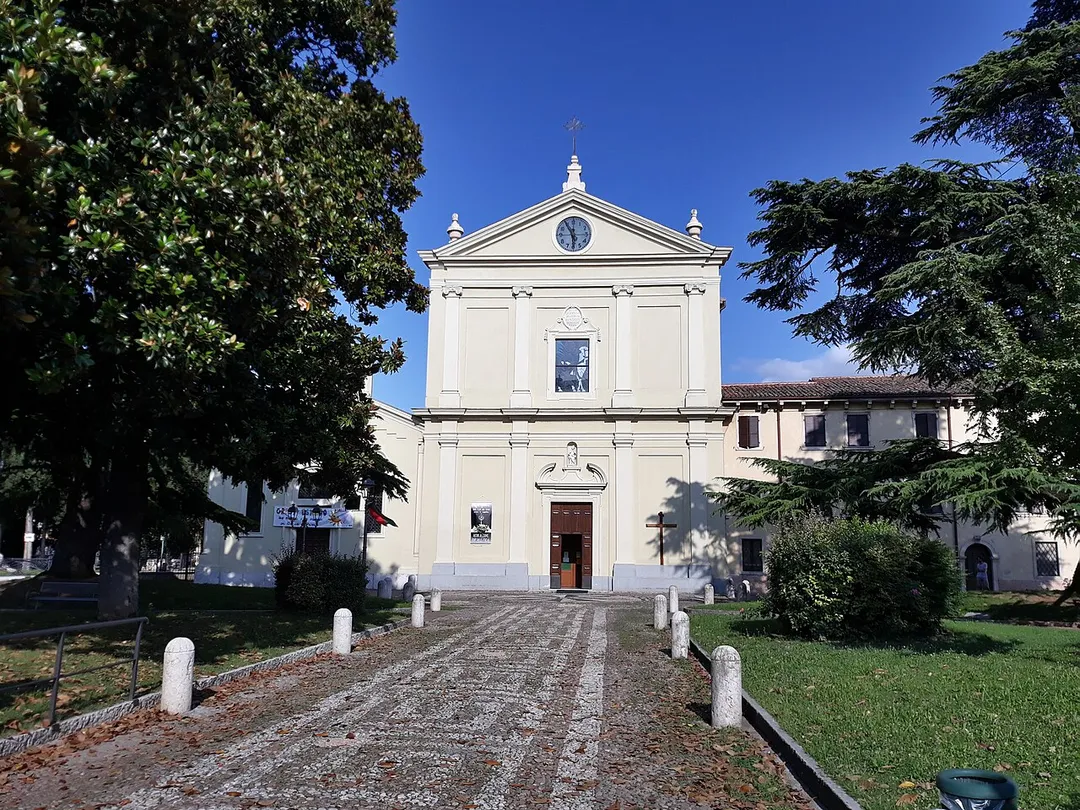 Facciata della chiesa parrocchiale di San Martino Vescovo  a San Martino  Buon Albergo in provincia di Verona