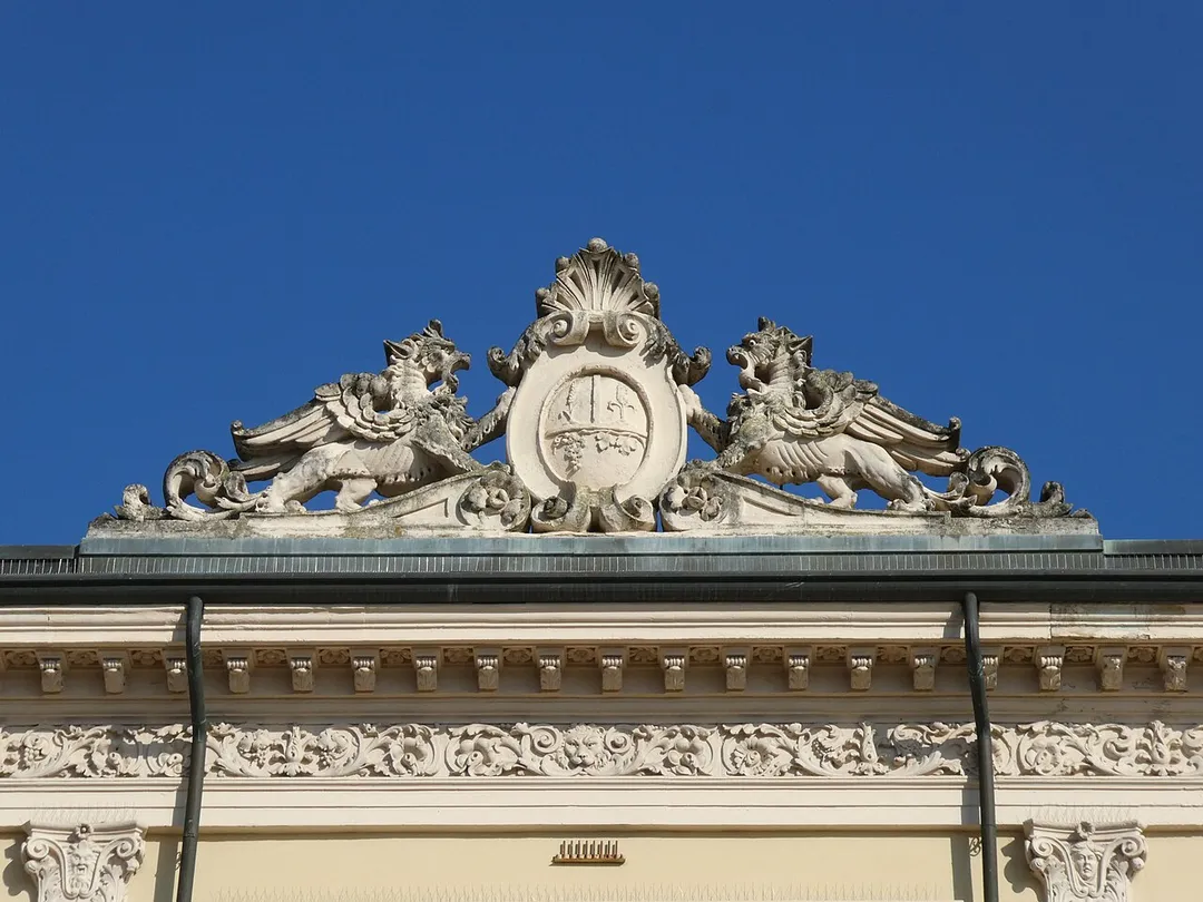 Sandrigo (Veneto, Italy) - Town hall - Decoration of the facade