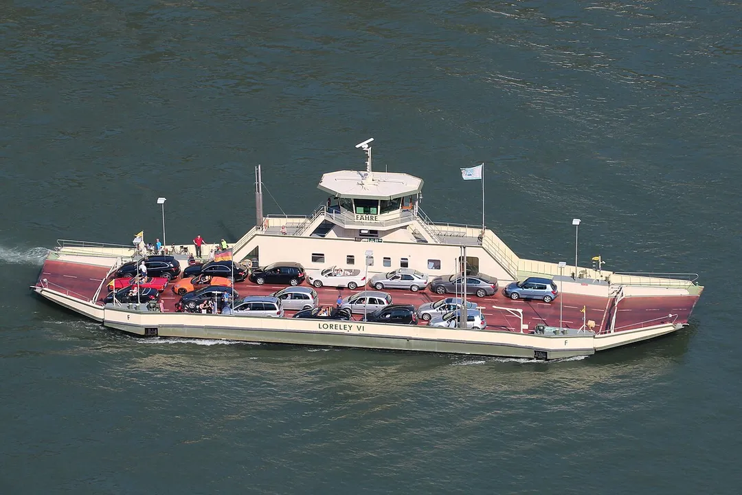 Ferry across the river Rhine betwenn Sankt Goar and Sankt Goarshausen