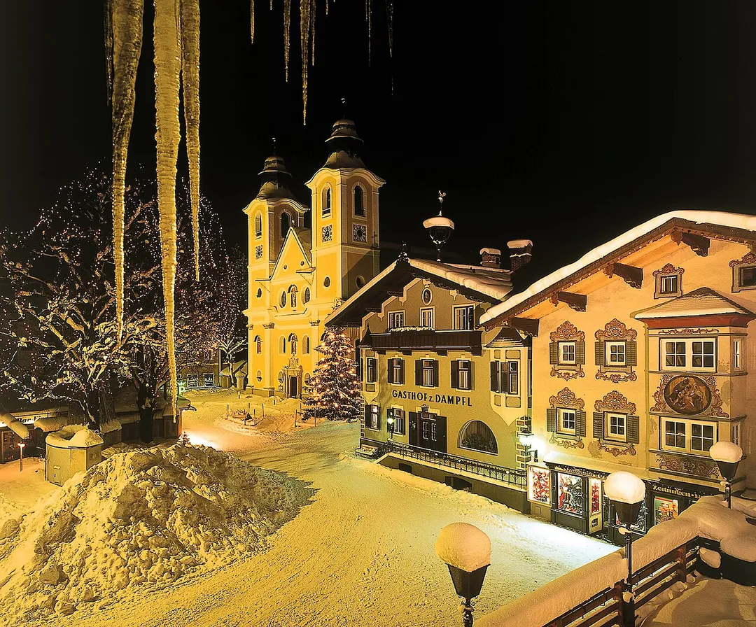 Hauptplatz im Winter, St. Johann in Tirol