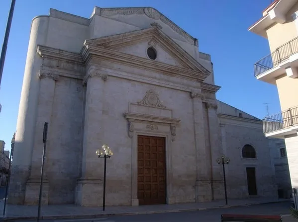 veduta frontale della chiesa S.Maria Assunta