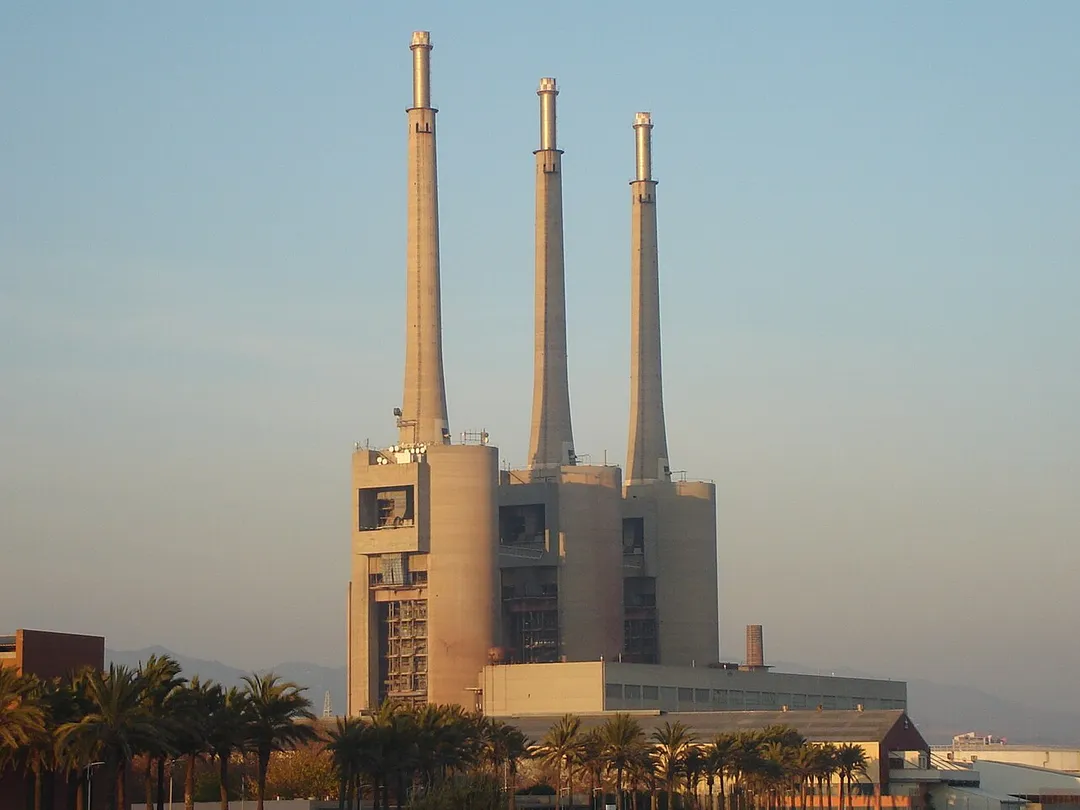 Las tres chimeneas de Badalona-Sant Adrià