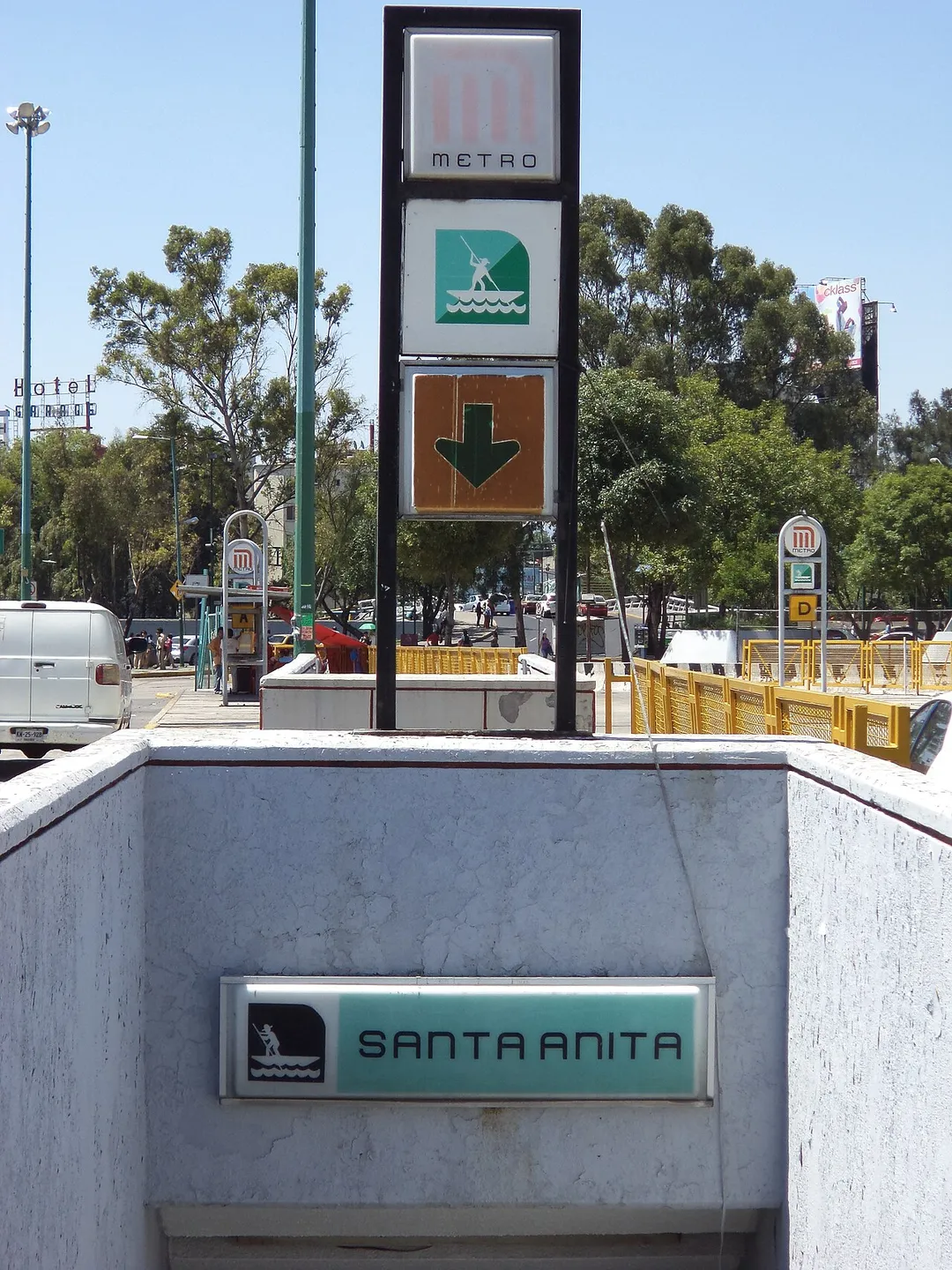 Estela estación Santa Anita