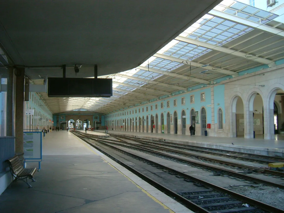 Santa Apolónia Trainstation (inside)