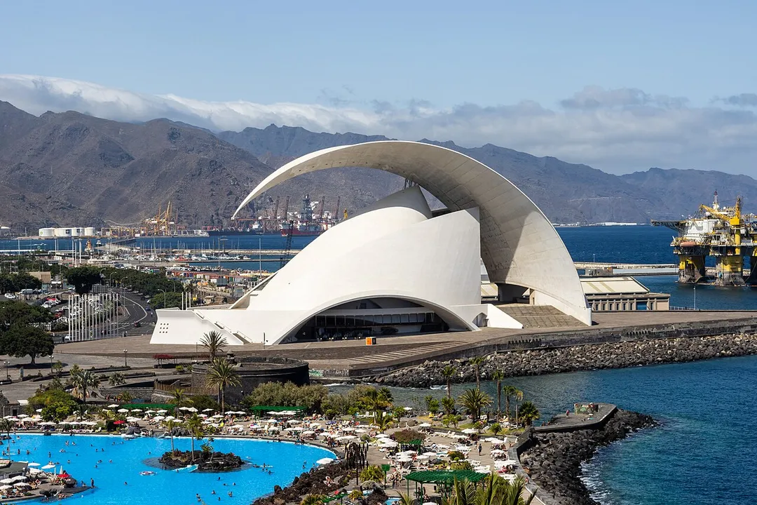 Tenerife Auditorium seen from the Palmetum of Santa Cruz de Tenerife
