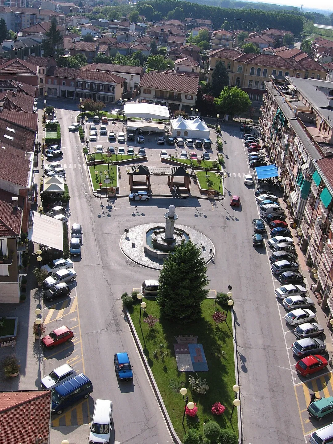 Santena - P.za Martiri della Libertà (vista dal campanile)