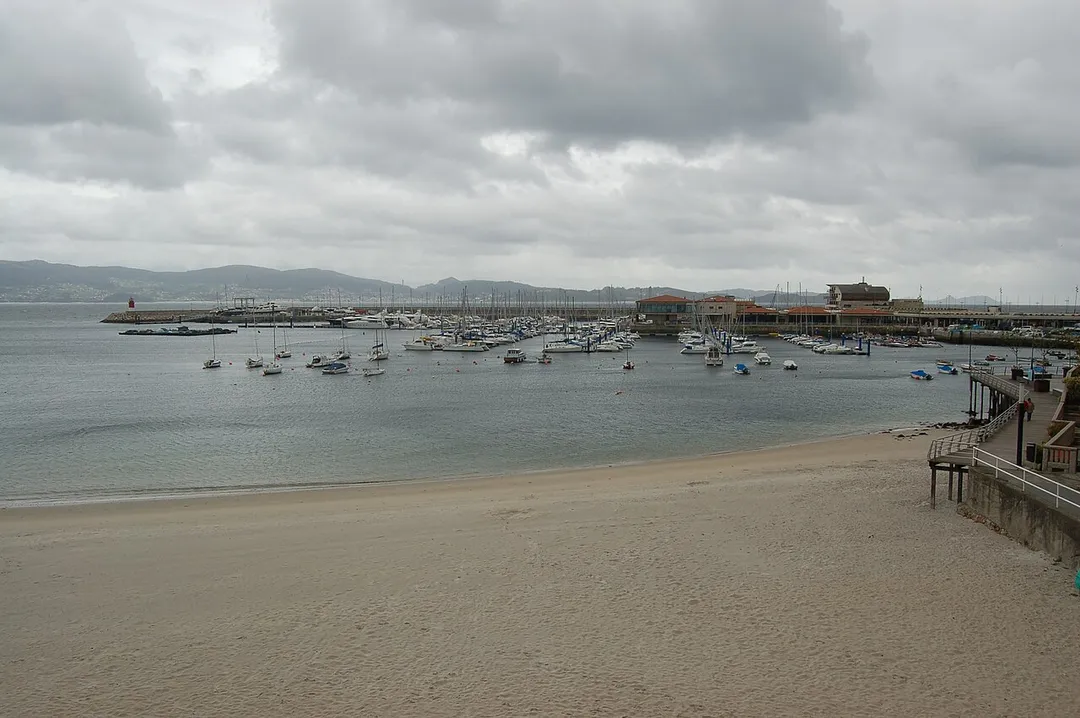 porto deportivo de gl:Sanxenxo
gl:Categoría:Imaxes de Sanxenxo