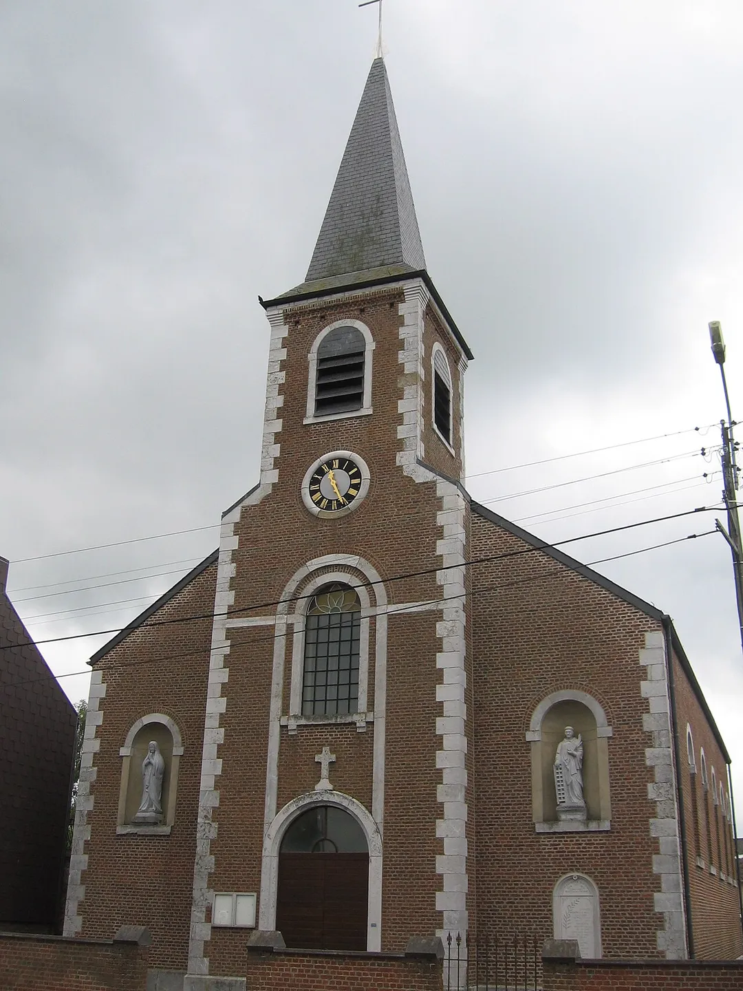 L'église Saint-Laurent, à Sart-Saint-Laurent, dans l'Entre-Sambre-et-Meuse (Belgique)